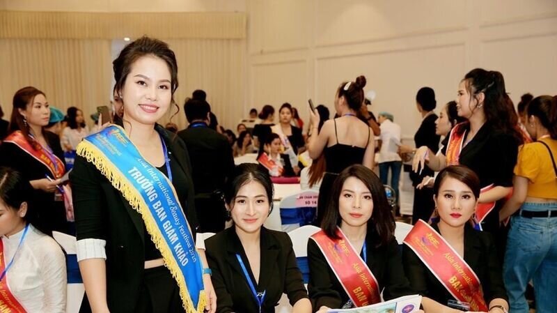 Trưởng ban giám khảo bộ môn Chăm sóc da tại cuộc thi Asia International Beauty Festival 2020– master Bùi Thị Nga: người phụ nữ đam mê, nhiệt huyết và tài năng trong ngành làm đẹp