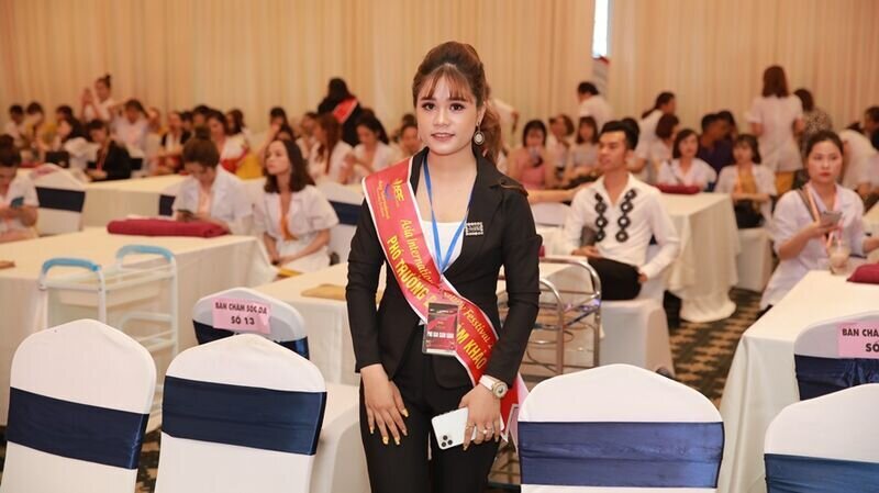 Giám đốc Học viện thẩm mỹ Thúy Moon đã hoàn thành xuất sắc nhiệm vụ trên cương vị Phó ban giám khảo Phun thêu thẩm mỹ tại cuộc thi Asia International Beauty Festival 2020