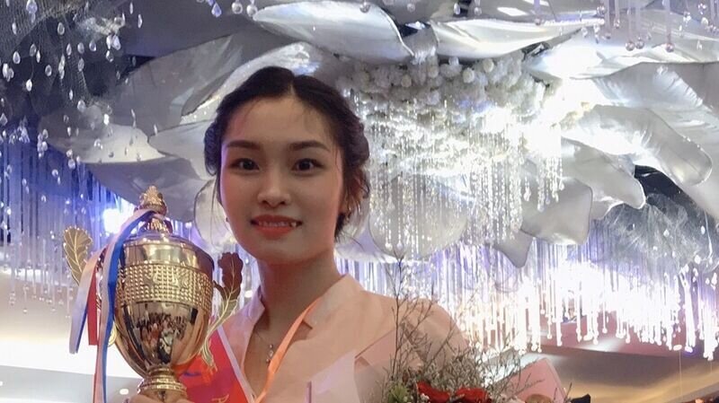 Giải Ba bộ môn Phun thêu thẩm mỹ xuất sắc gọi tên nghệ nhân trẻ Phạm Thị Thu Hiền khi chỉ 19 tuổi