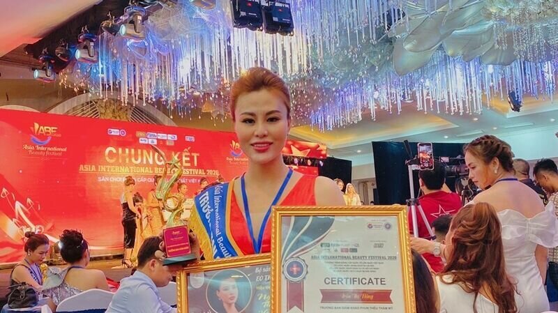 Master Trần Thị Hồng – Trưởng ban giám khảo cuộc thi Asia International Beauty Festival 2020: “Người nghệ nhân làm đẹp không chỉ cần có tài mà còn cần tâm đức và nhiệt huyết.”
