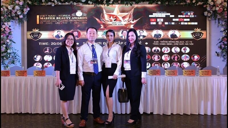 Lắng nghe chia sẻ từ bà Phạm Hương Mai – Tổng Giám đốc công ty cổ phần Vẻ Đẹp Thuần Khiết trên cương vị Nhà tài trợ vàng tại sân chơi Master Beauty Festival 2020