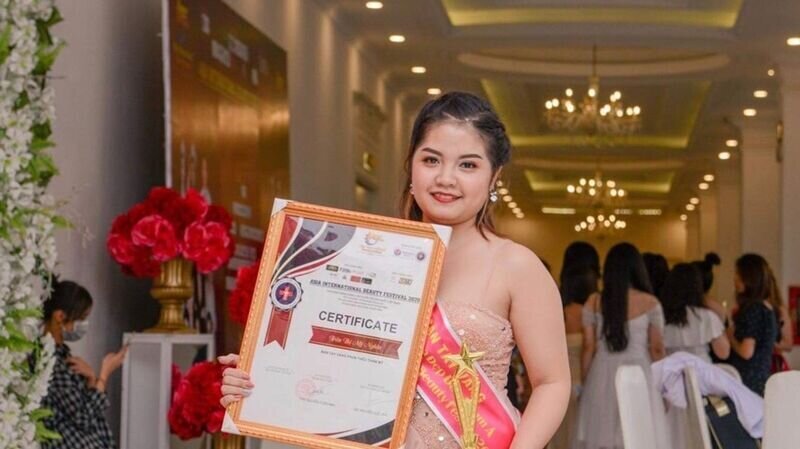 Nghệ nhân làm đẹp Trần Thị Mỹ Nghĩa chia sẻ gì sau khi xuất sắc nhận giải thưởng Bàn tay vàng bộ môn Phun thêu thẩm mỹ?