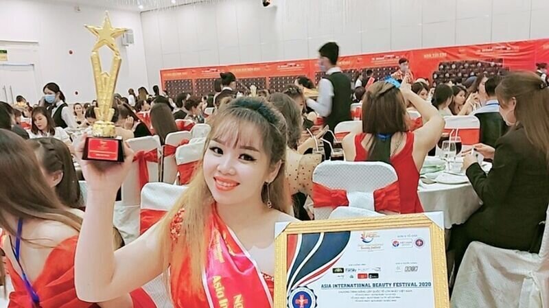 Nghệ nhân làm đẹp Lê Thị Mỹ Lan – Bàn tay vàng Phun thêu thẩm mỹ: “Thành công của tôi có bóng dáng người thầy dìu dắt tận tình.”