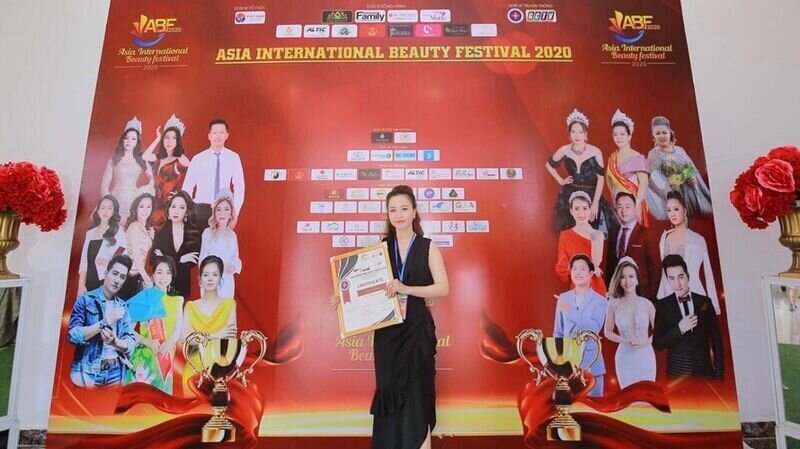 Nghệ nhân làm đẹp Nguyễn Thị Hải chia sẻ gì sau khi nhận giải thưởng Bàn tay vàng bộ môn Nối mi tại cuộc thi Asia Beauty Festival 2020?