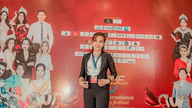 Master Huỳnh Thị Đài Trang – giám khảo bộ môn Nối mi: “Đến với nghề cần có cái duyên nhưng để thành công bạn cần sự nỗ lực.”