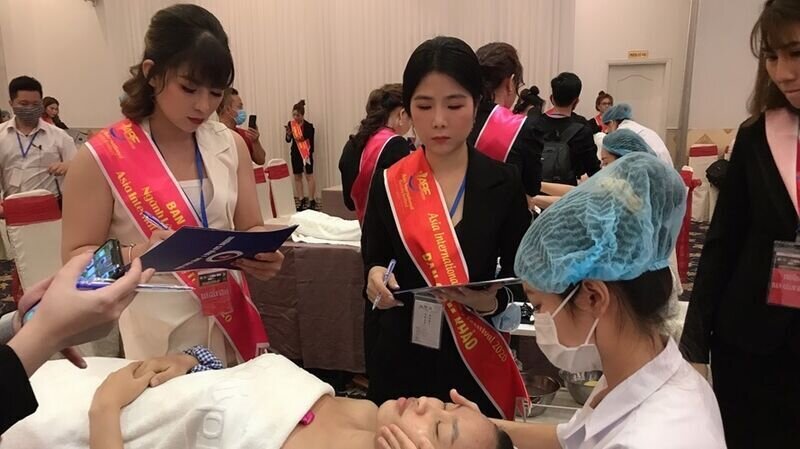 Master Nguyễn Quỳnh Anh – Giám khảo bộ môn Chăm sóc Da: “Chiến thắng vẻ vang nhất là chiến thắng chính mình.”