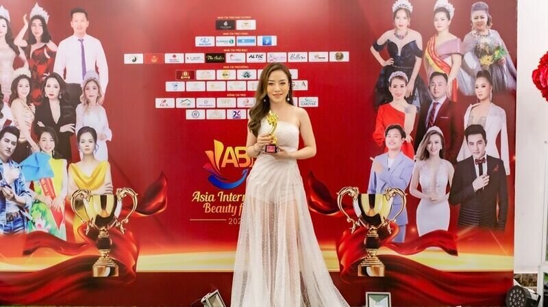 Master Trịnh Thuỳ Dung – Giám khảo phun thêu thẩm mỹ: “Các giám khảo đã làm việc hết mình để tìm ra những thí sinh xuất sắc nhất”