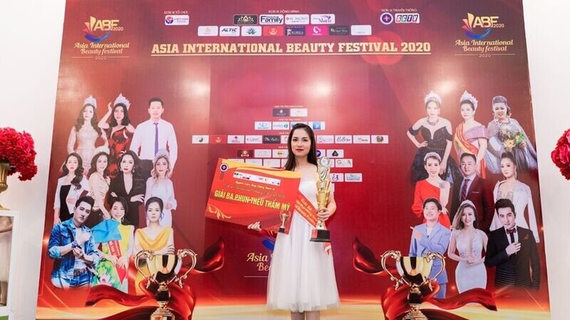 Giải ba Phun thêu thẩm mỹ tại cuộc thi Asia Beauty Festival 2020 xuất sắc gọi tên nghệ nhân Nguyễn Thị Lan