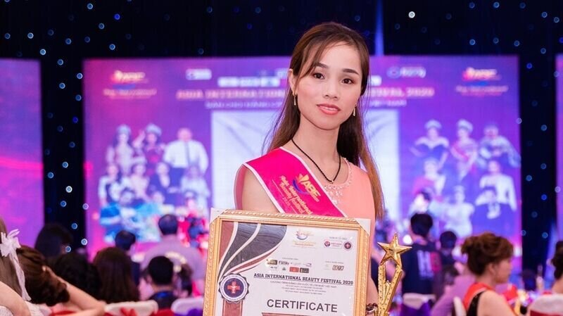 Nghệ nhân Bùi Thị Hảo – Bàn tay vàng bộ môn Phun thêu thẩm mỹ: cô gái trẻ với niềm đam mê và nhiệt huyết trong ngành làm đẹp