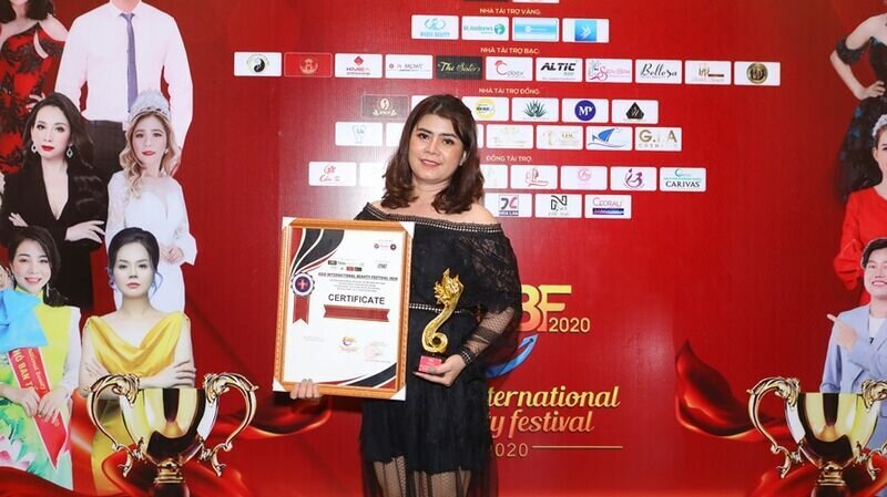 Master Nguyễn Thị Diện – Phó Ban giám khảo bộ môn Phun xăm thẩm mỹ: “thành công không cho phép tôi dừng bước”