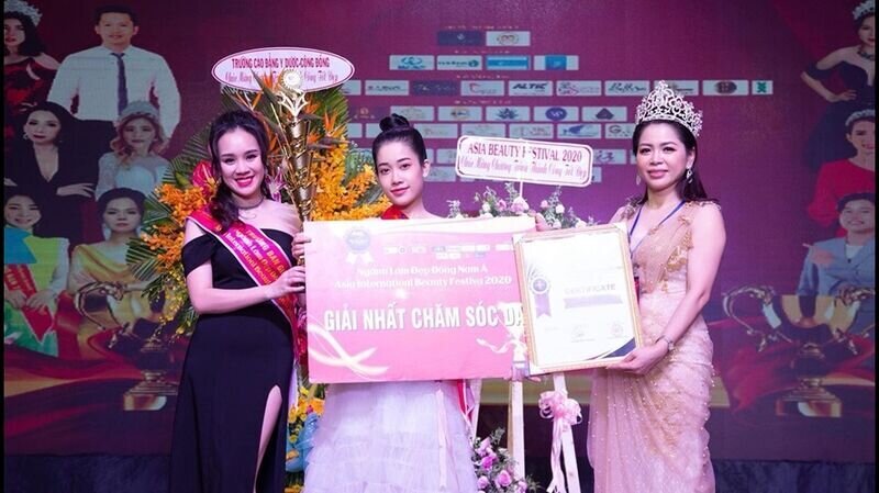 Nghệ nhân trẻ Nguyễn Trần Phương Ly xuất sắc nhận giải thưởng Giải nhất bộ môn Chăm sóc da tại cuộc thi Asia Beauty Festival 2020