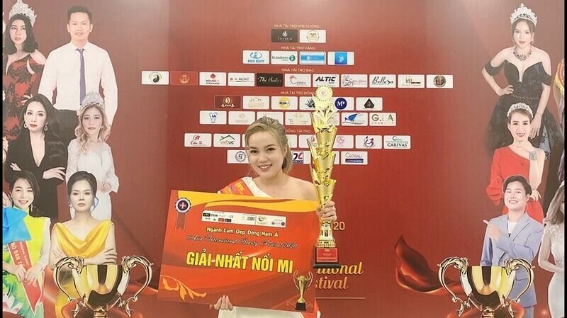 Giải nhất bộ môn Nối mi classic xuất sắc gọi tên số báo danh 221: Huỳnh Đặng Thảo Uyên