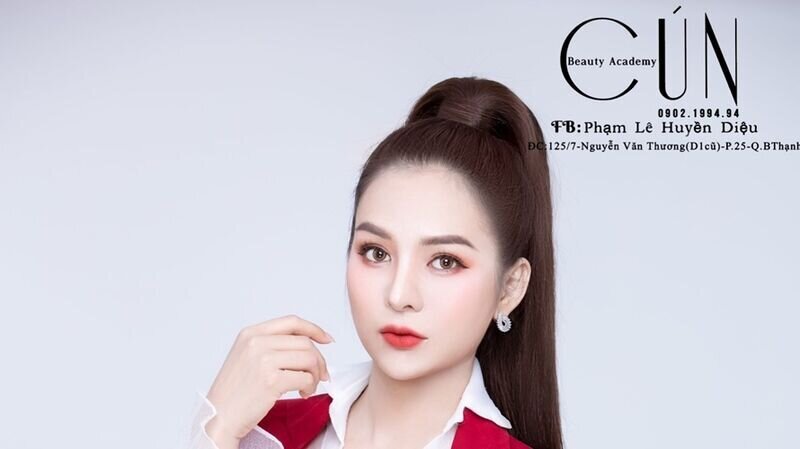 Master Phạm Lê Huyền Diệu – Giám khảo bộ môn Phun thêu thẩm mỹ: “Tôi hi vọng ngành làm đẹp Việt sẽ ngày càng phát triển, nâng tầm sắc đẹp Việt”