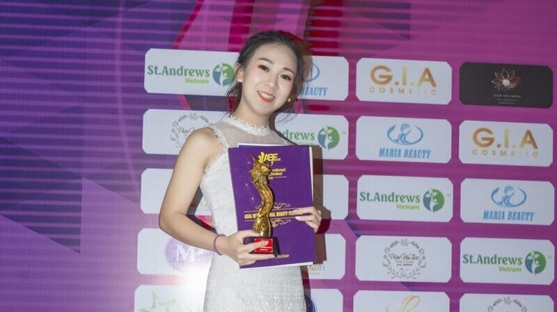 Tài năng vàng bộ môn Phun thêu thẩm mỹ – nghệ nhân trẻ Phạm Thị Huyền Trang chia sẻ gì sau thành công đầy ấn tượng tại Global Beauty Got Talent 2020?