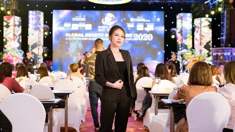 Chuyên gia biểu diễn kỹ thuật Nano Vlips – Master Hoàng Thanh Hằng: “Tôi hạnh phúc vì được trở thành một phần nhỏ trong đại gia đình Global Beauty Got Talent 2020.”