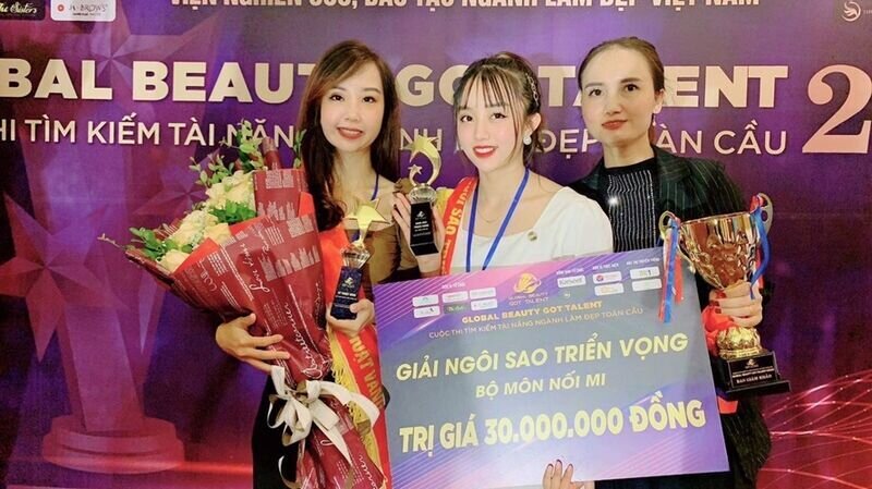 Giải thưởng Vinh danh: Ngôi sao triển vọng tại cuộc thi Global Beauty Got Talent 2020 xuất sắc gọi tên nghệ nhân trẻ Tạ Thị Anh