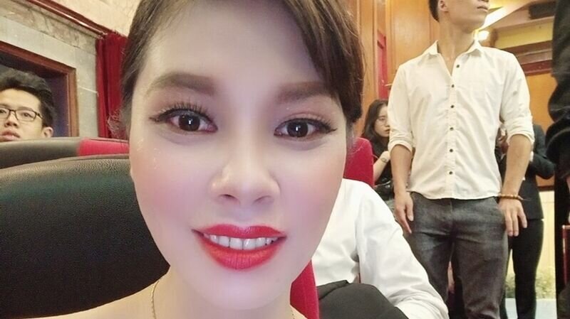 Nghệ nhân Hà Thị Phương Chung – đạt giải Salon uy tín chất lượng tại cuộc thi Cây kéo vàng đất Việt 2020: “Người phụ nữ tài hoa, đam mê và giàu tâm huyết với ngành làm đẹp.”