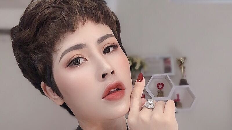 Master Phạm Ngọc Huyền xuất sắc nhận giải thưởng Bàn tay vàng Phun thêu thẩm mỹ tại cuộc thi Global Beauty Got Talent 2020