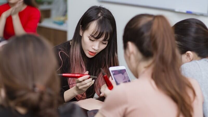 Master Trần Thị Nhật Lệ – giám khảo cuộc thi Global Beauty Got Talent 2020: “Hơn 3 năm gắn bó với nghề làm đẹp đã cho tôi rất nhiều trải nghiệm.”