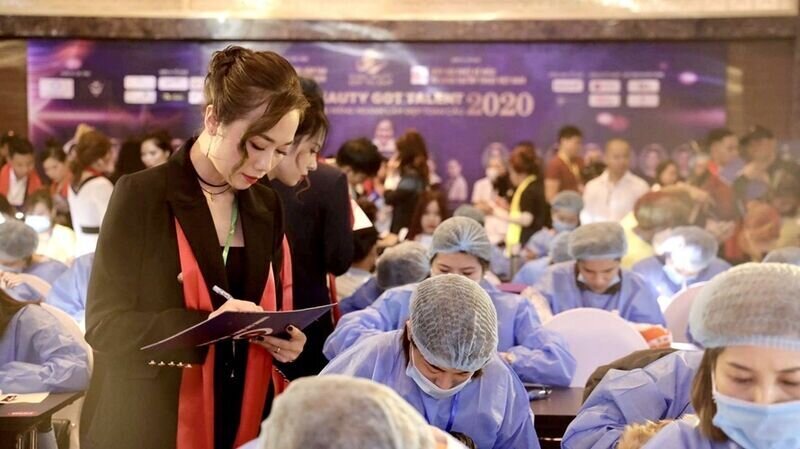 Master Thuỳ Dung – Giám khảo bộ môn Phun xăm thẩm mỹ chia sẻ gì sau thành công rực rỡ tại cuộc thi Global Beauty Got Talent 2020?