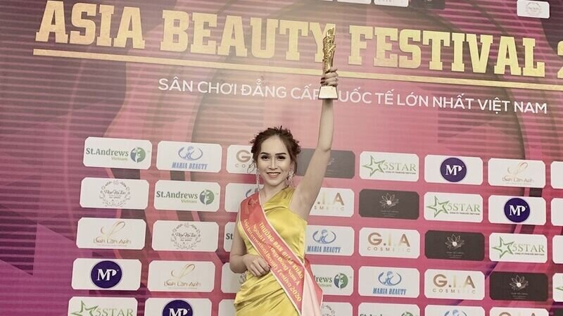 Master Nguyễn Hồng Chi – Trưởng ban giám khảo bộ môn Nail: “Tôi tin rằng các thí sinh đều đã có cho mình chiến thắng riêng là chiến thắng chính mình.”