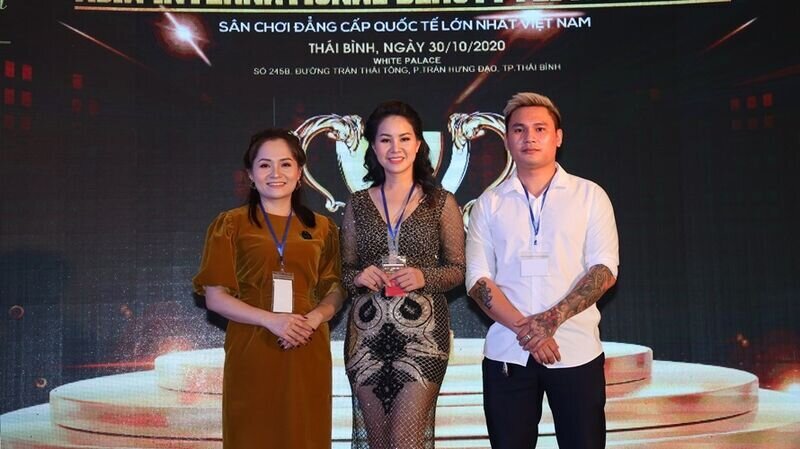 Vợ chồng nghệ nhân làm đẹp: Đinh Mạnh Hưng – Nguyễn Hương chia sẻ gì sau thành công vang dội tại cuộc thi Asia Beauty Festival 2020