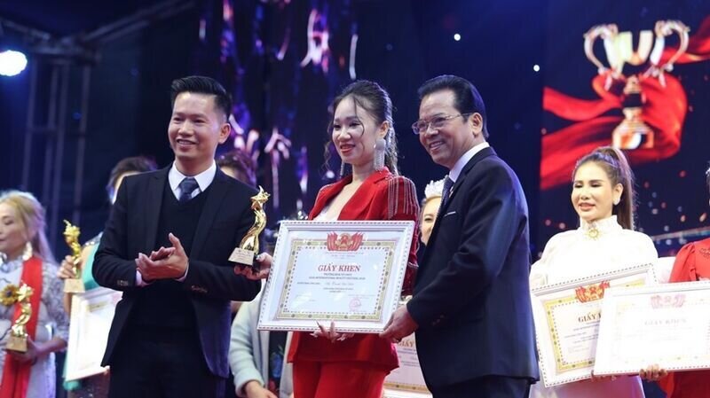 Master Trang Việt Kiều – Ban tổ chức cuộc thi Asia Beauty Festival 2020 khu vực Bắc Ninh: “Hành trình được gắn bó với cuộc thi để lại cho tôi nhiều cảm xúc và trải nghiệm tích cực.”