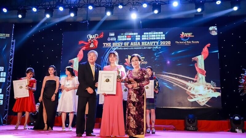 Nghệ nhân trẻ Phan Thị Tuyết chia sẻ gì sau khi nhận giải thưởng: Bàn tay vàng Phun thêu thẩm mỹ tại cuộc thi The Best Of Asia Beauty 2020?