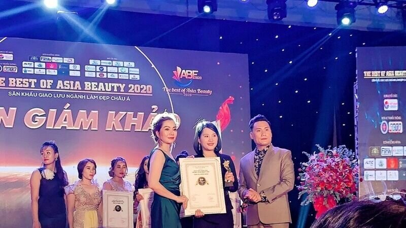 Master Hồ Thị Nga – Ban tổ chức của cuộc thi The Best Of Asia Beauty 2020: “Tôi thực sự hạnh phúc khi chứng kiến các nghệ nhân làm đẹp được công nhận, tỏa sáng.”