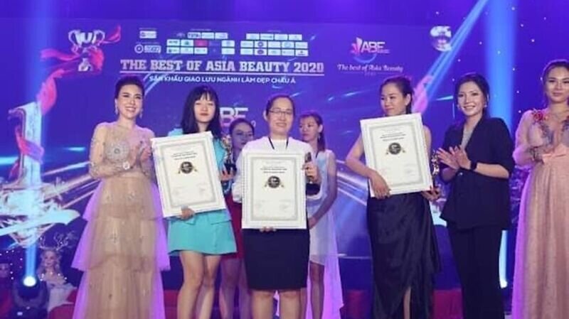 Nghệ nhân làm đẹp trẻ Lê Tú Uyên xuất sắc nhận giải thưởng Tài năng vàng tại cuộc thi The Best Of Asia Beauty 2020: khi tài năng, đam mê không đợi tuổi