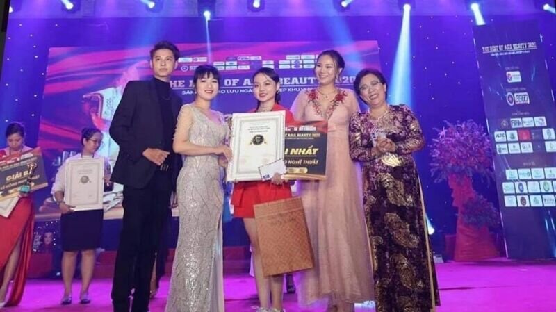 Giải Nhất bộ môn Nail xuất sắc gọi tên nghệ nhân trẻ tuổi, tài năng Hoàng Lê Tuyết Anh