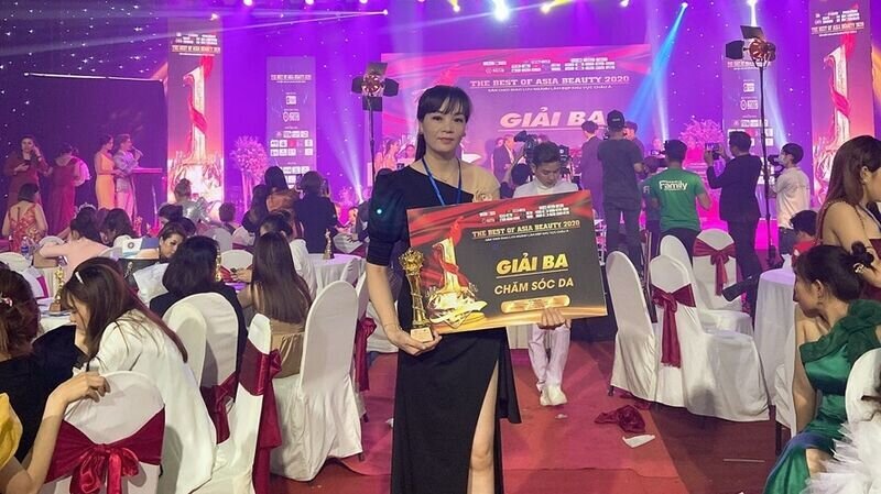 Nghệ nhân Trần Thị Dung – Giải kỹ thuật vàng tại cuộc thi The Best Of Asia Beauty 2020: “Giải thưởng đối với tôi là một sự công nhận và khích lệ lớn.”
