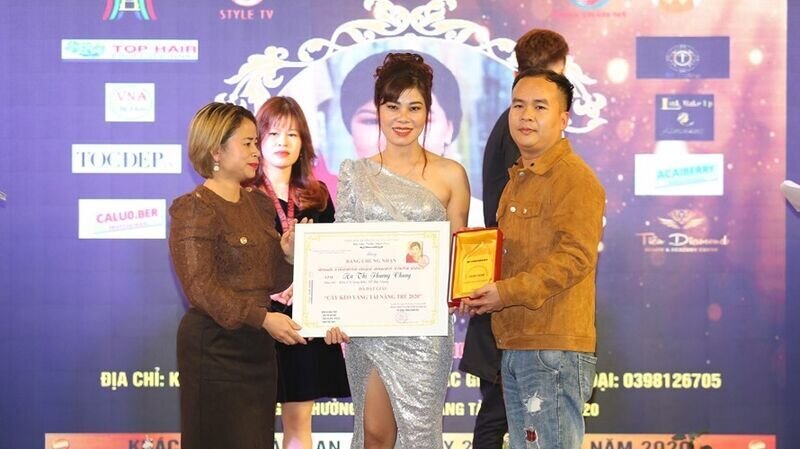 Nghệ nhân Hà Thị Phương Chung – Cây kéo vàng tài năng trẻ 2020 tại Gala thương hiệu Salon vàng: Người phụ nữ dành trọn cuộc đời cho ước mơ và đam mê với ngành làm đẹp