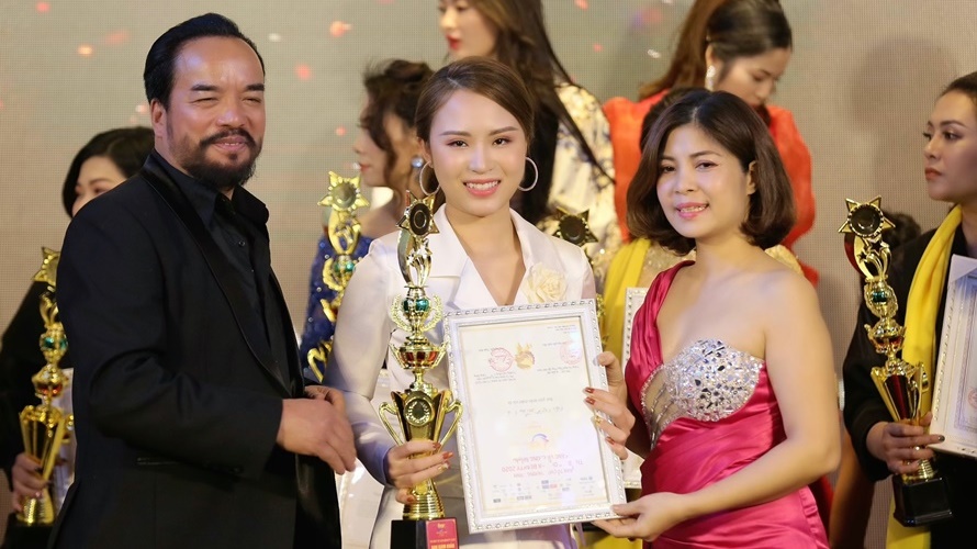 Master Mai Thanh Ngọc – Giám khảo bộ môn Phun xăm thẩm mỹ: “Tôi cho rằng cuộc thi không chỉ là nơi so tài, hơn cả đây còn là sân chơi tôn vinh tài năng của ngành làm đẹp”.