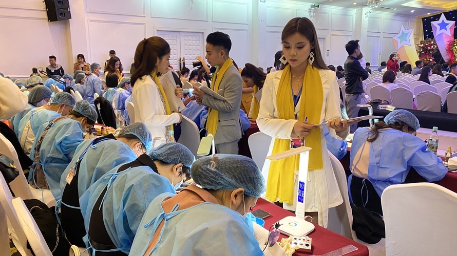 Master Lysa Makeup– Giám khảo bộ môn Makeup: “Tôi thực sự hạnh phúc khi nhìn thấy thế hệ nghệ nhân trẻ tài năng, chất lượng trong cuộc thi”