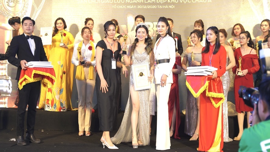 Master Đinh Thị Hương Giang xuất hiện rạng rỡ trên cương vị Đại sứ nhân ái 2020 tại cuộc thi The Best Of Asia Beauty 2020