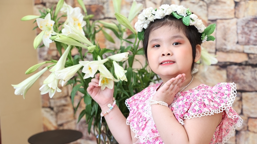 Mẫu nhí Bảo Châu: viên ngọc vô giá của bố mẹ