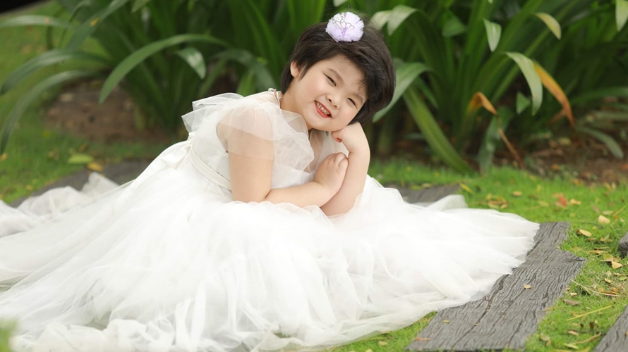 Gặp nàng Thỏ Ngọc cung trăng phiên bản nhí siêu đáng yêu