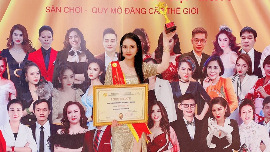 CEO Đỗ Anh Sa vinh dự đón nhận danh hiệu Bàn tay vàng tại Gala Tôn vinh Doanh nhân Tài năng đất Việt 2022 – mùa 1