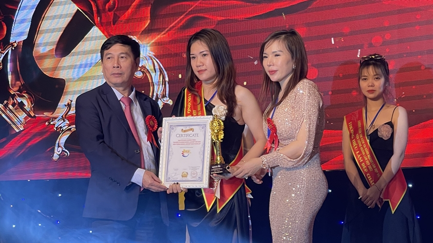 Bàn tay vàng bộ môn Phun xăm Vũ Hồng Duyên: “Grandmaster Beauty Contest Festival 2022 mang đến cho tôi nhiều điều quý giá hơn giải thưởng”