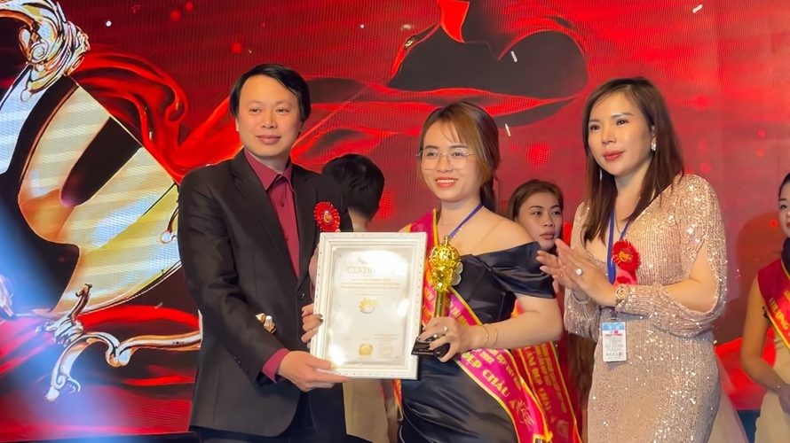 CEO Spa JunJun Beauty & Academy nhận vinh danh cao quý Bàn tay Vàng bộ môn Phun xăm năm 2022