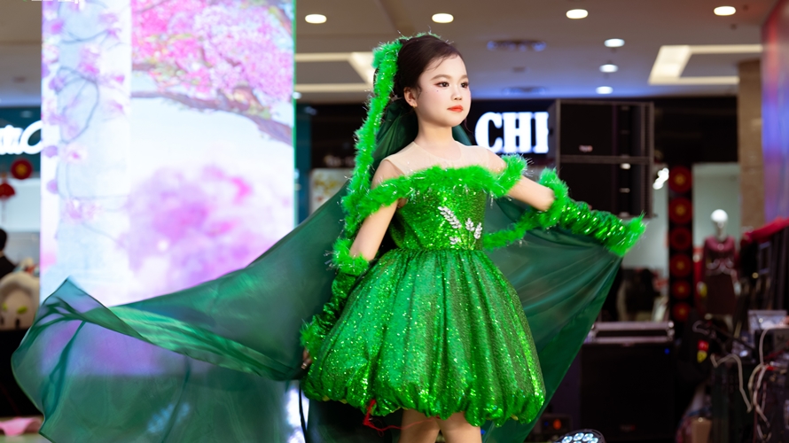 Mẫu nhí Đặng Hoàng Bảo Châu tự tin ở vị trí First Face